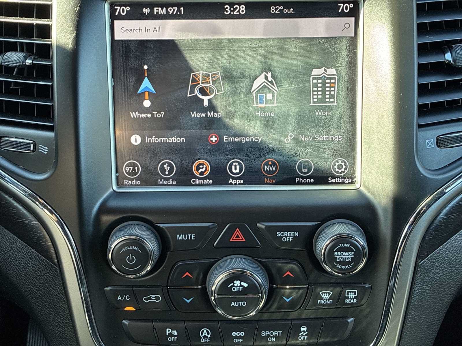 Used 2018 Jeep Grand Cherokee Altitude AWD/4WD image 18