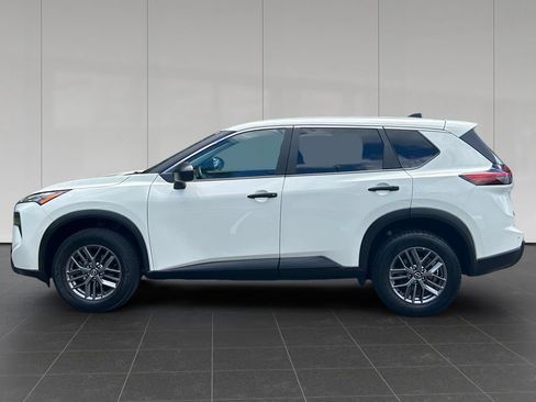 Used 2024 Nissan Rogue S AWD/4WD image 2