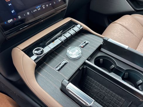 New 2026 Lincoln Navigator Black Label AWD/4WD image 23