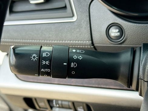 Used 2018 Subaru Outback 2.5i Limited w/ Popular Package #2 image 12