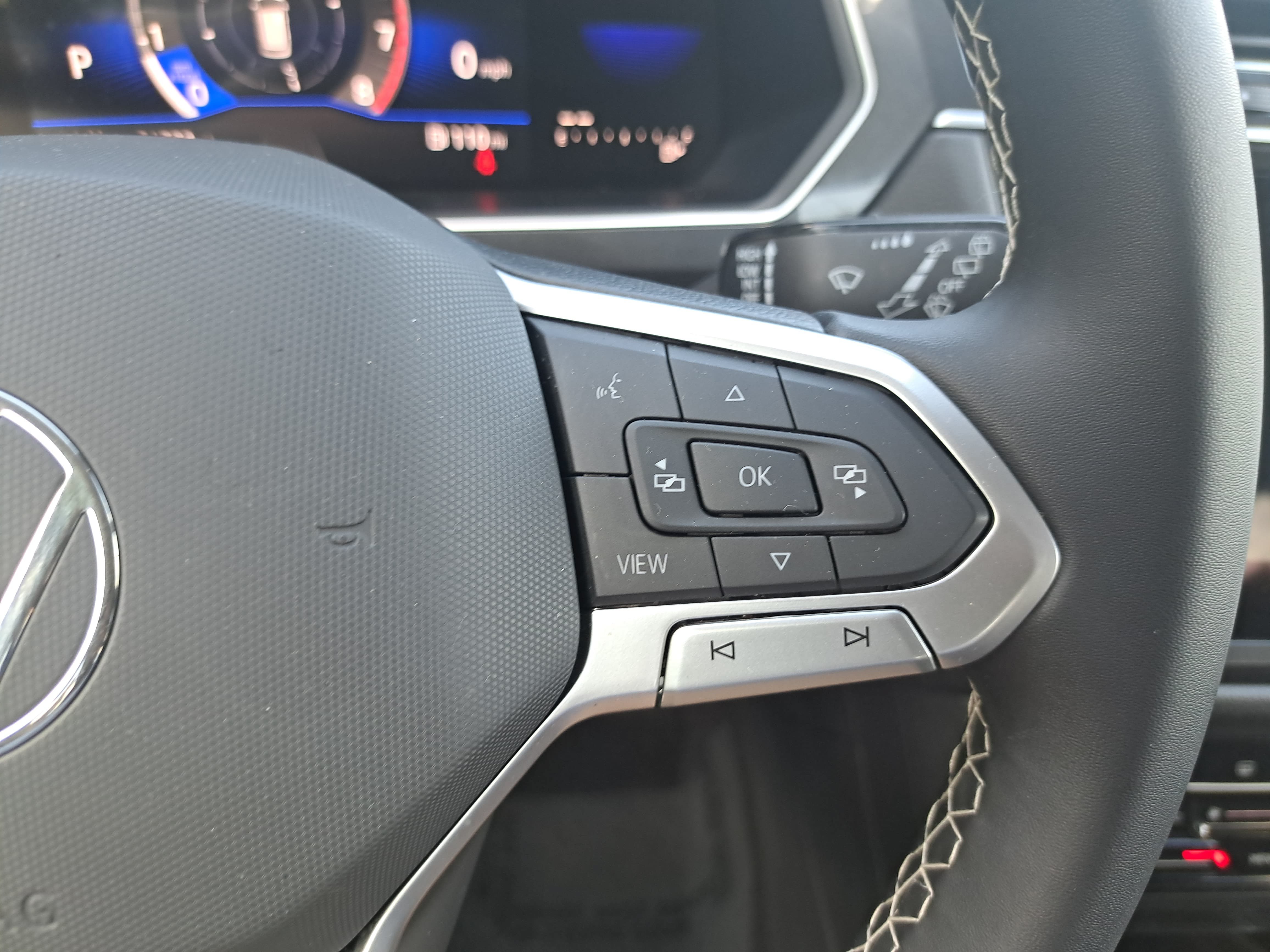 Certified 2023 Volkswagen Tiguan SE FWD image 18