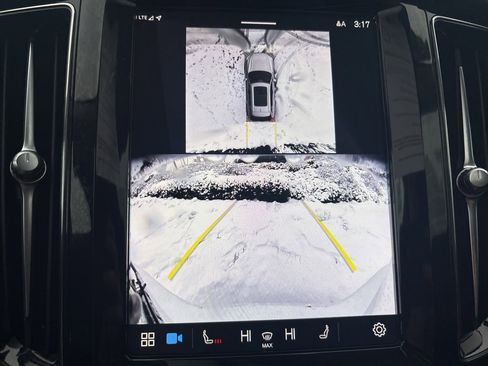 Certified 2024 Volvo XC60 B5 Plus image 28