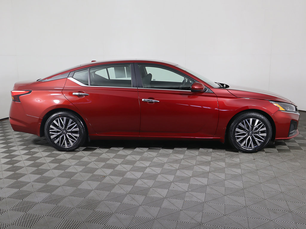 Used 2023 Nissan Altima 2.5 SV w/ SV Premium Package FWD image 19