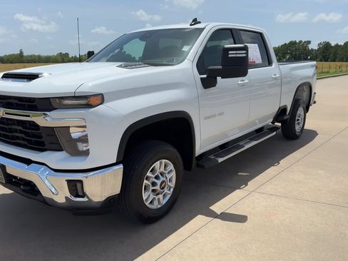 Used 2025 Chevrolet Silverado 2500 LT w/ Convenience Package AWD/4WD image 3