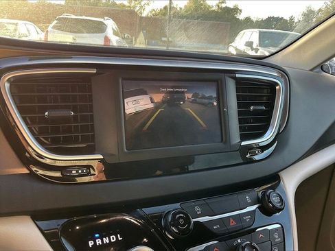 Used 2023 Chrysler Voyager LX image 19