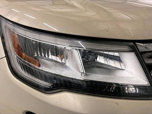 Used 2018 Ford Explorer XLT w/ Equipment Group 202A image 29