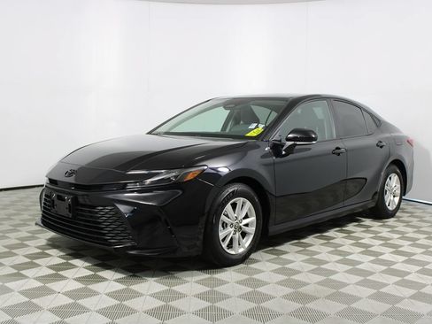 Used 2025 Toyota Camry LE w/ Convenience Package FWD image 3