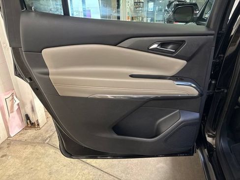 Used 2026 Chevrolet Traverse LT w/ Driver Confidence Package FWD image 24