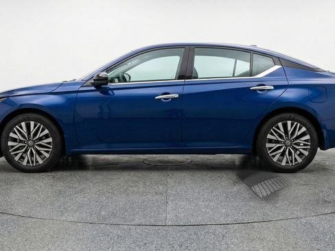 Used 2025 Nissan Altima 2.5 SV image 5