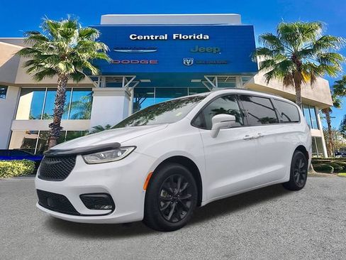 Used 2021 Chrysler Pacifica Touring-L w/ Premium & Safety Sphere Group FWD image 9
