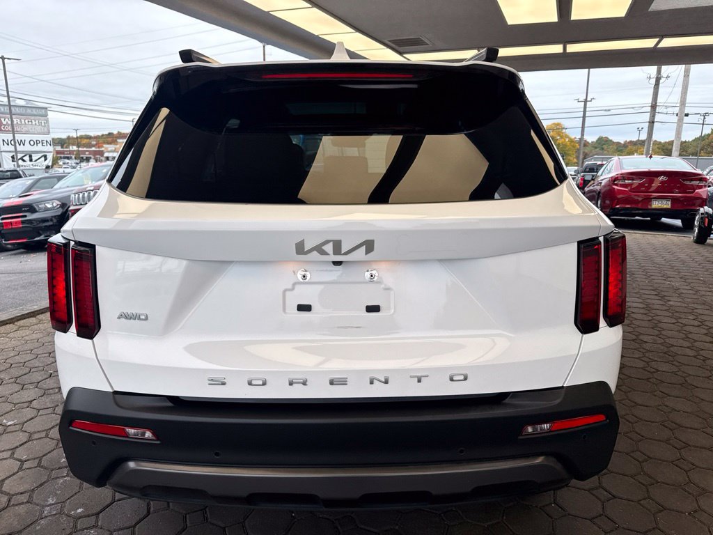 Used 2022 Kia Sorento S w/ Panoramic Sunroof Package AWD/4WD image 7