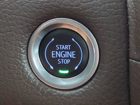 Used 2024 GMC Yukon XL Denali image 37