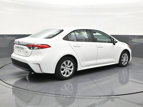 Used 2025 Toyota Corolla LE FWD image 5