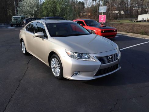 Used 2013 Lexus ES 350 w/ Luxury Pkg image 14