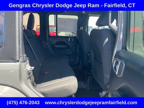 Used 2018 Jeep Wrangler Unlimited Sahara AWD/4WD image 20