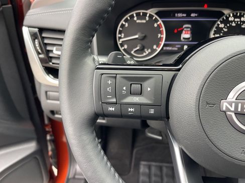 Used 2023 Nissan Rogue SL image 16