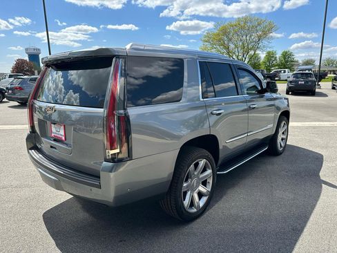 Used 2019 Cadillac Escalade Luxury AWD/4WD image 7