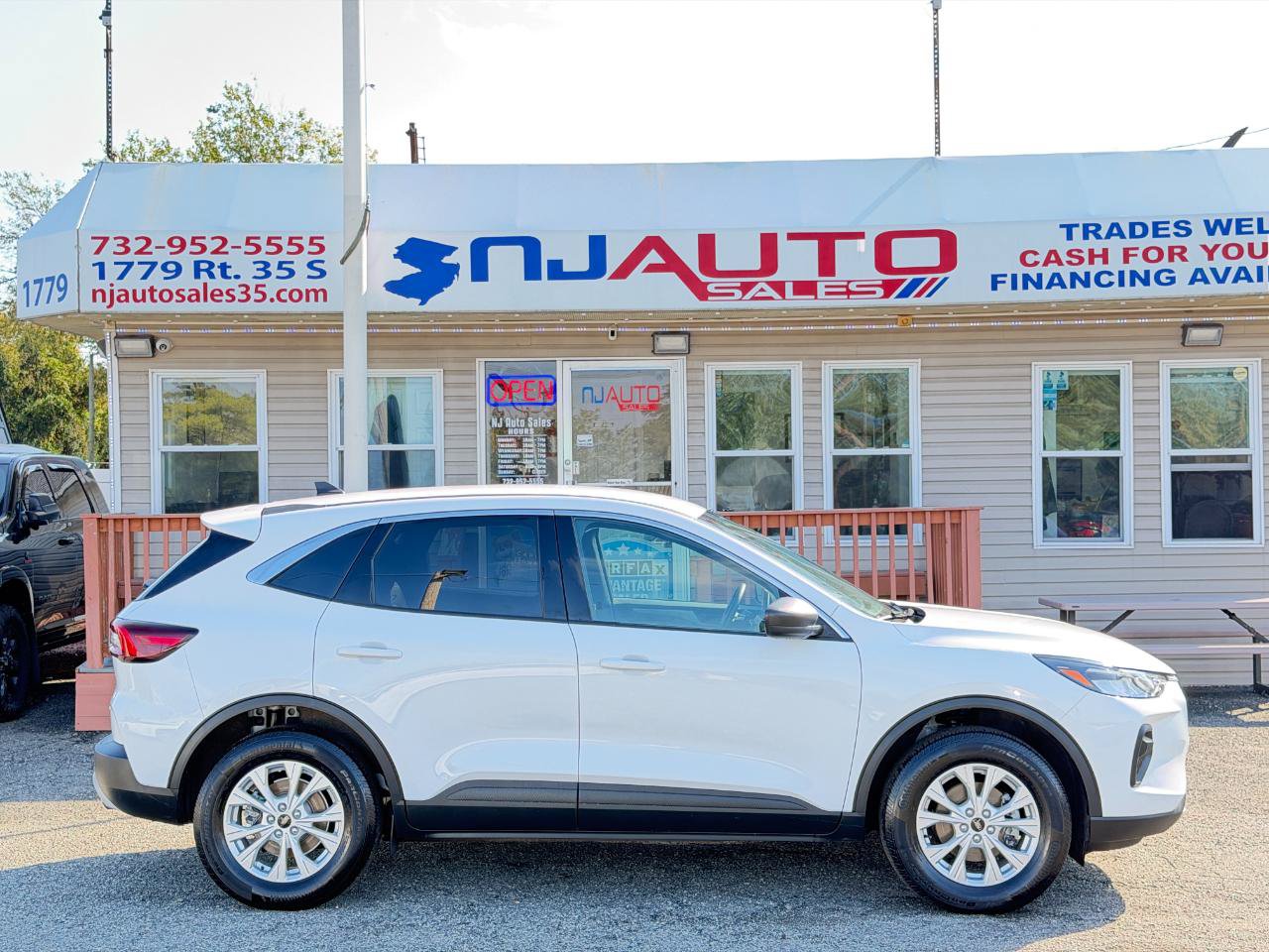 Used 2024 Ford Escape Active AWD/4WD image 3