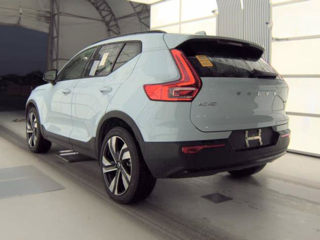 Used 2026 Volvo XC40 B5 Plus AWD/4WD image 3