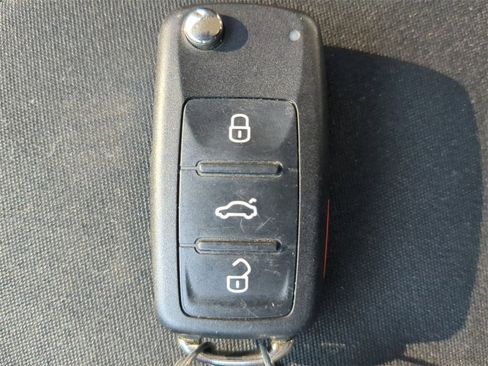 Used 2017 Volkswagen Tiguan Limited w/ Premium Package image 28