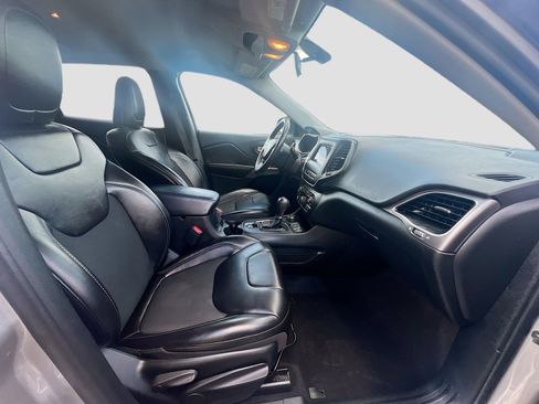 Used 2019 Jeep Cherokee Latitude Plus w/ Cold Weather Group image 29