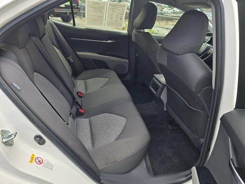 Used 2018 Toyota Camry LE FWD image 12