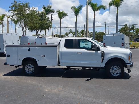 New 2025 Ford F350 XL w/ XL Chrome Package image 3