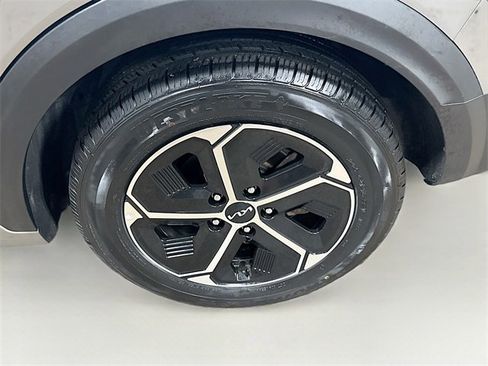 Used 2023 Kia Niro EX image 31