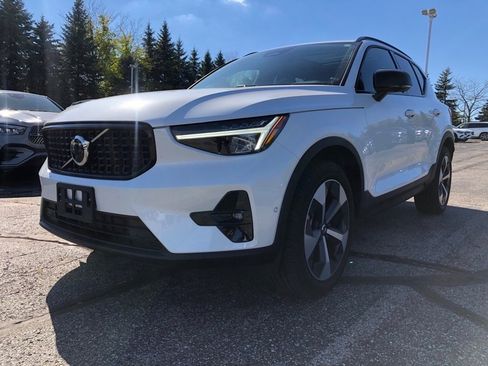 Used 2023 Volvo XC40 B5 Plus w/ Driver Assist Package image 3