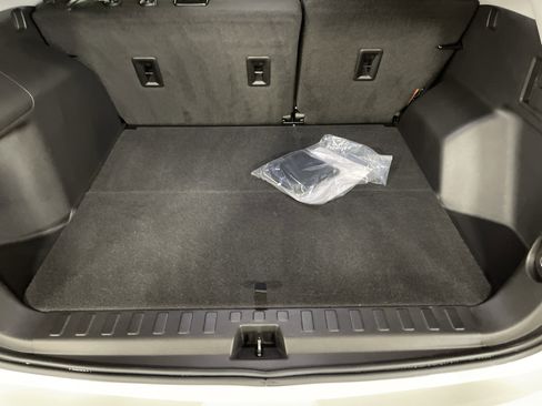 Used 2023 GMC Terrain SLE image 12