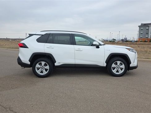 Used 2021 Toyota RAV4 XLE w/ Convenience Package image 5