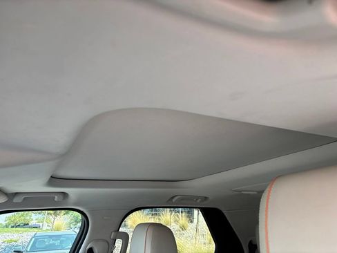 Used 2018 Land Rover Discovery HSE AWD/4WD image 4