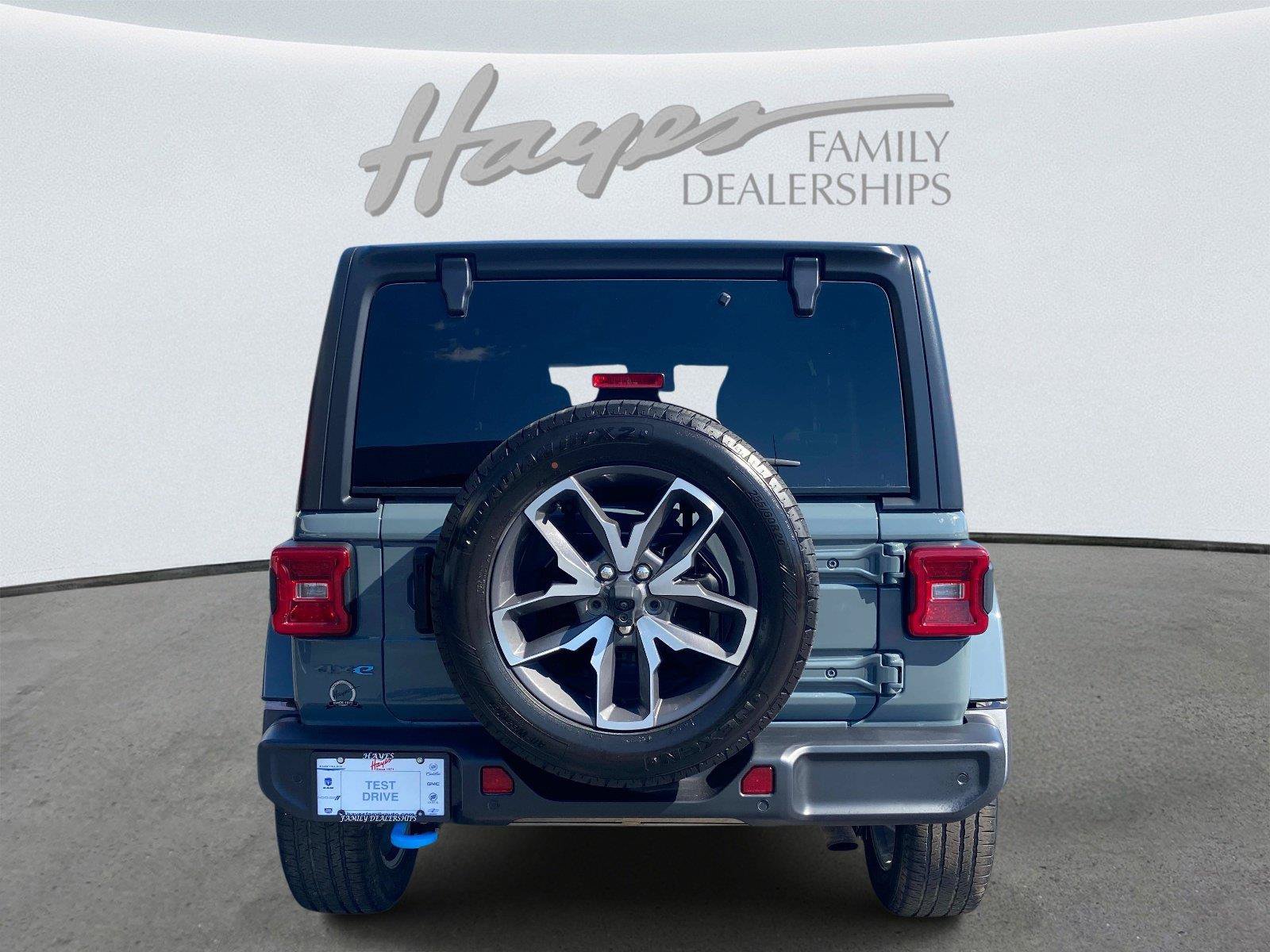 Used 2024 Jeep Wrangler Unlimited w/ Convenience Group AWD/4WD image 4