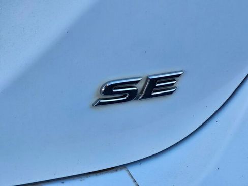 Used 2022 Toyota Camry SE image 9