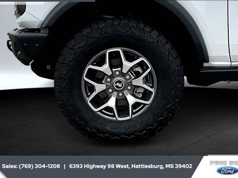 Used 2024 Ford Bronco Badlands image 7