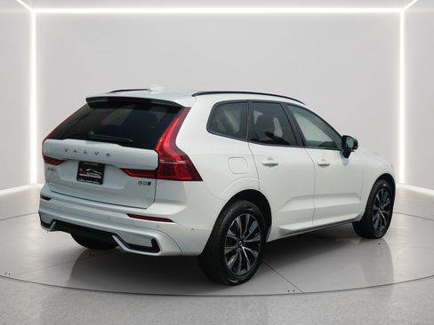 Used 2024 Volvo XC60 B5 Plus AWD/4WD image 8