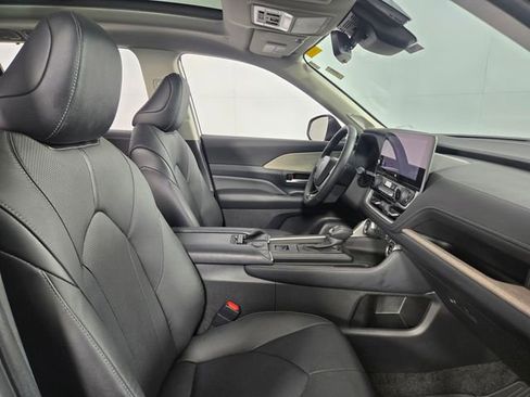 Used 2024 Toyota Grand Highlander Limited image 15