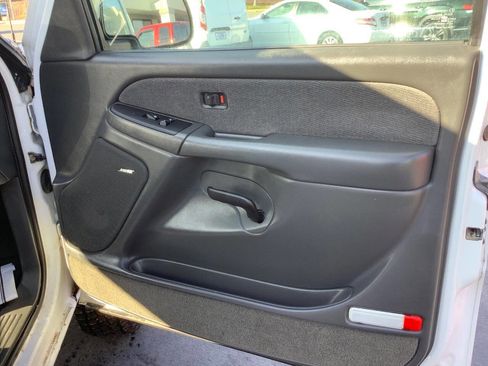 Used 2003 GMC Sierra 2500 SLE w/ Skid Plate Package image 42