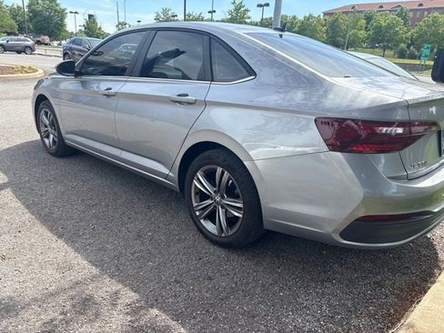 Used 2022 Volkswagen Jetta SE FWD image 3