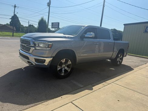 Used 2019 RAM 1500 Laramie AWD/4WD image 4