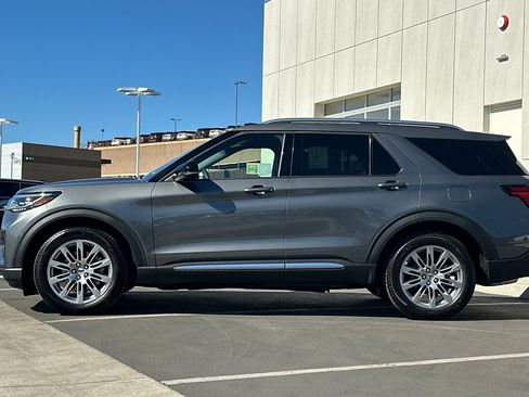 New 2026 Ford Explorer Platinum image 6