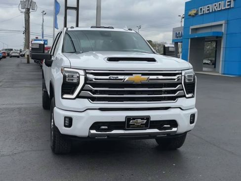 Used 2024 Chevrolet Silverado 2500 High Country w/ High Country Premium Package AWD/4WD image 3