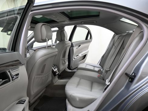 Used 2010 Mercedes-Benz S 550 4MATIC image 17