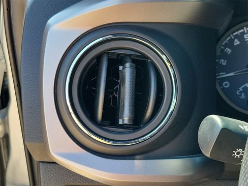 Used 2023 Toyota Tacoma Limited image 31