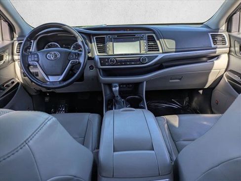 Used 2017 Toyota Highlander Limited Platinum image 18
