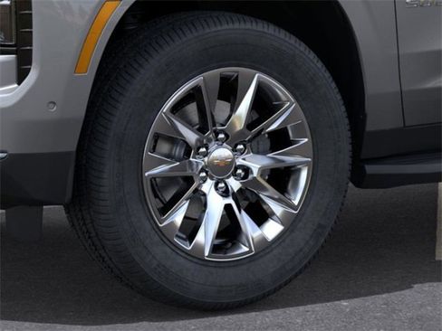 New 2025 Chevrolet Suburban Premier image 9