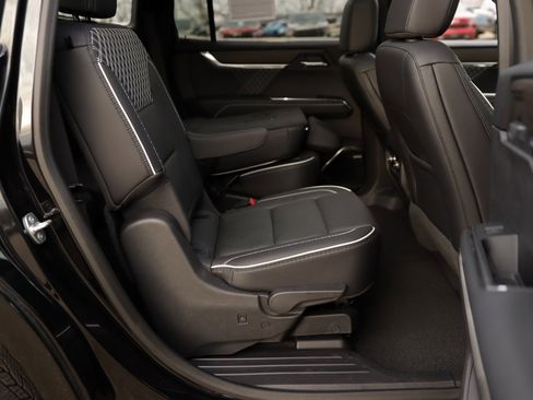 Used 2024 GMC Acadia Denali w/ Super Cruise Package image 37