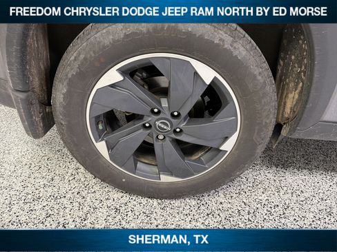 Used 2024 Nissan Rogue SV w/ SV Premium Package FWD image 13