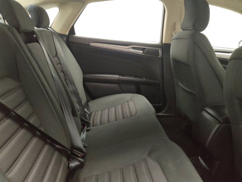 Used 2018 Ford Fusion SE image 19