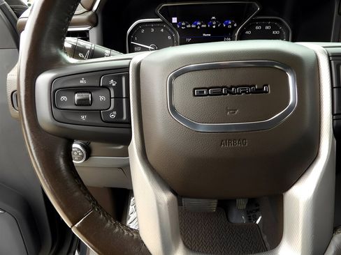 Used 2021 GMC Yukon Denali w/ Denali Premium Package image 28